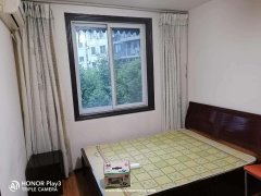 润新花园三室一厅 拎包入住 押一付三 月租2300