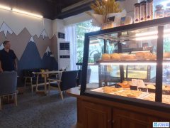 经营中一楼面包店旺铺转让