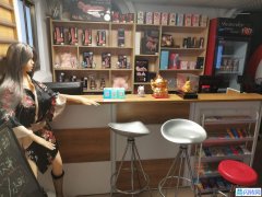 仿真硅胶娃娃体验馆附带成人用品店，中介勿扰