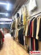 成功转出德隆广场超市入口服装档口