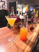 成功转出政通街信誉楼对过不惑二十酒吧