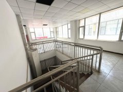 可空转衡百国际旁铭满堂服装美学店