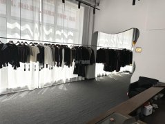 可空转衡百国际旁铭满堂服装美学店