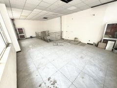 可空转衡百国际旁铭满堂服装美学店