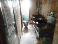 完成报社街百货大楼猪脚饭