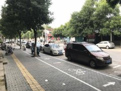出租人民医院西门对过纯一层商铺